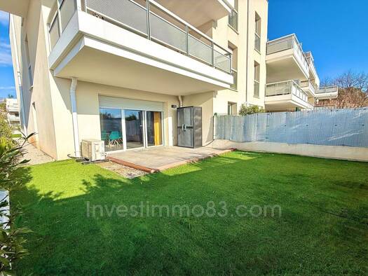 Appartement à vendre 370 000 € 3 pièces 2 chambres 65 m² RDC/3 Rousset 13790