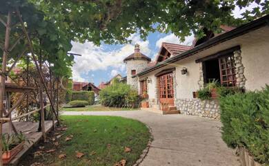 Villa à vendre 795 000 € 12 pièces 3 chambres 380 m² 9 132 m² de terrain St Genix sur Guiers 73240