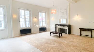 Appartement à louer 1 320 € 2 pièces 1 chambre 66 m² Étage 1/3 La Rochelle 17000