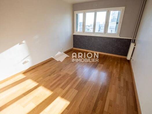 Appartement à vendre 410 000 € 3 pièces 2 chambres 65 m² Étage 4/4 Centre-Jean Moulin Bagnolet 93170