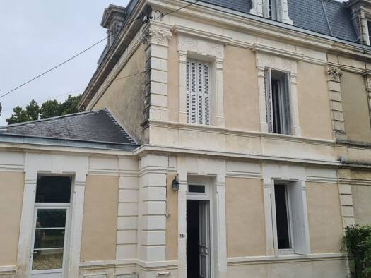 Maison à vendre 286 200 € 7 pièces 4 chambres 210 m² 984 m² de terrain Foch Ruelle-sur-Touvre 16600