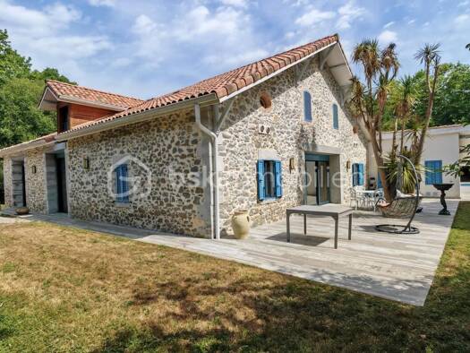 Maison à vendre 895 000 € 8 pièces 5 chambres 399 m² 67 700 m² de terrain Saint-Martin-de-Hinx 40390