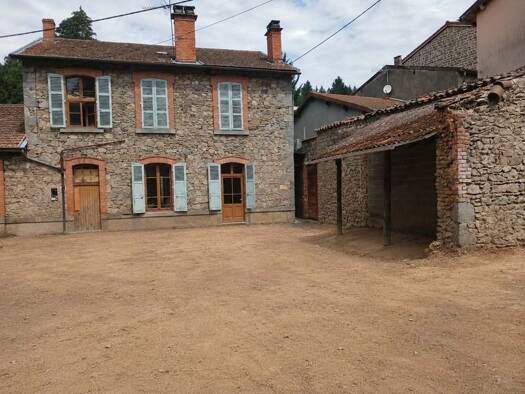 Maison à vendre 159 000 € 8 pièces 7 chambres 152 m² 270 m² de terrain Zone Verte Thiers 63300