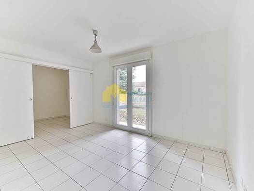 Appartement à louer 760 € 1 pièce 28 m² RDC Ballainvilliers 91160