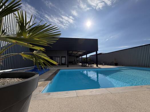 Maison à vendre - de 1.1M € 7 pièces 3 chambres 230 m² 2 400 m² de terrain Pouilly-sous-Charlieu 42720
