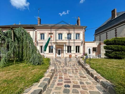 Maison à vendre 349 900 € 8 pièces 5 chambres 237 m² 1 737 m² de terrain Conches-en-Ouche 27190