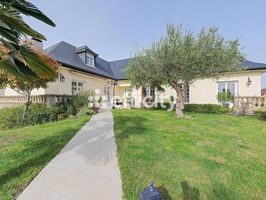 Pavillon à vendre 475 000 € 8 pièces 5 chambres 222 m² 555 m² de terrain Vaucanson Montfermeil 93370
