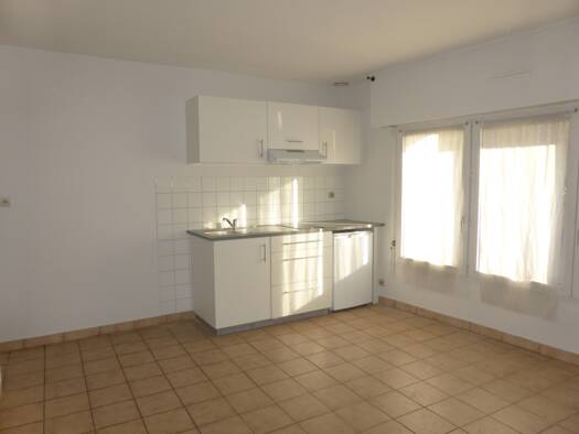 Appartement à louer 259 € 2 pièces 1 chambre 35 m² RDC Bressuire 79300