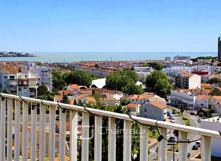 Appartement à vendre 225 000 € 2 pièces 1<br/>chambre 50 m²<br/>superficie Dernier étage, 10/10<br/>étage Royan 17200