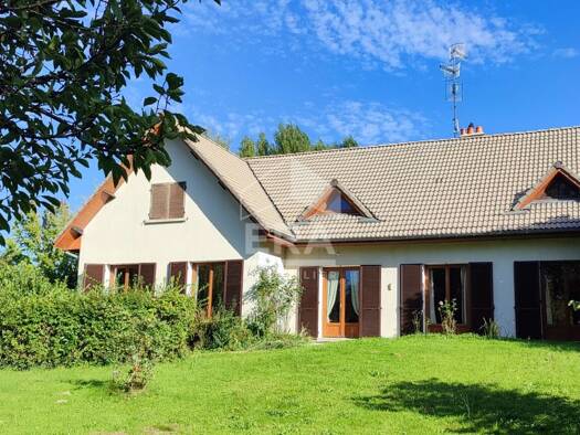 Maison à vendre 421 000 € 8 pièces 6 chambres 240 m² 11 000 m² de terrain Goux Dole 39100