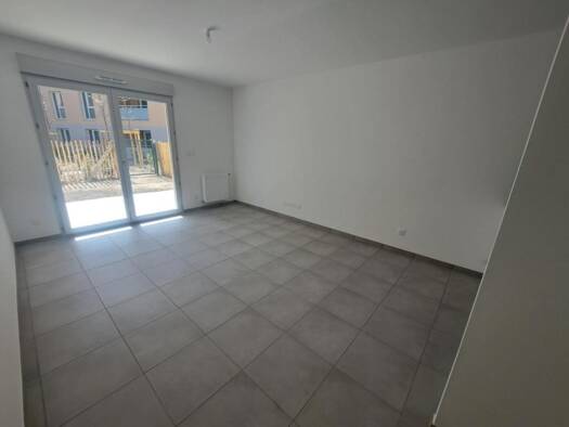 Appartement à louer 817 € 3 pièces 2 chambres 61 m² RDC Ternay 69360