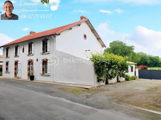 Maison à vendre 369 500 € 8 pièces 5 chambres 203 m² 1 487 m² de terrain Vieillevigne 44116