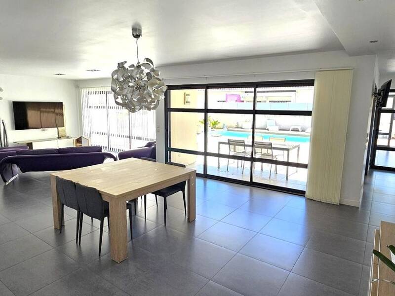 Maison à vendre, 196m², SAINT ESTEVE