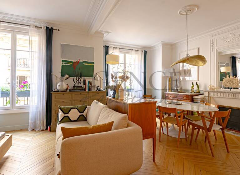 Appartement à vendre 1 100 000 € 5 pièces 3<br/>chambres 83 m²<br/>superficie 3/6<br/>étage Auteuil Nord Paris 16ème 75016