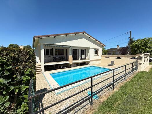Maison à vendre 270 400 € 6 pièces 4 chambres 140 m² 1 200 m² de terrain Montmorot 39570