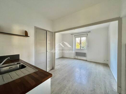 Appartement à louer 555 € 2 pièces 1 chambre 41,8 m² RDC/1 Salindres 30340