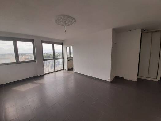 Appartement à vendre 95 000 € 4 pièces 3 chambres 86 m² Étage 8/14 Saint Christophe-Les Rocheforts Chateauroux 36000