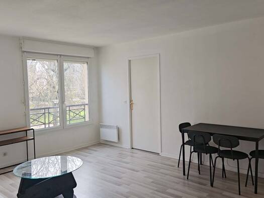 Appartement à louer 1 350 € 3 pièces 2 chambres 50 m² 1er étage Centre Ville Rosny-sous-Bois 93110