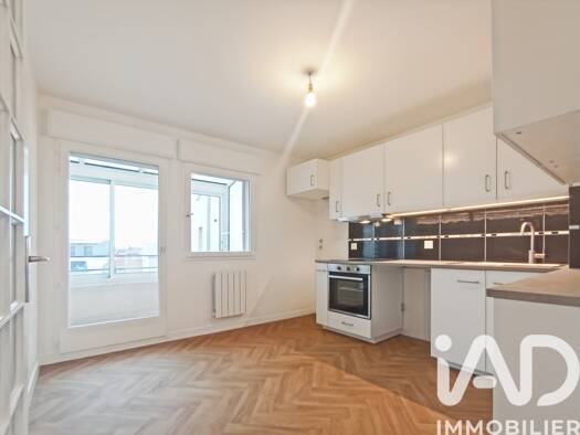 Appartement à louer 890 € 4 pièces 2 chambres 86 m² Étage 4/4 Nord Feurs 42110