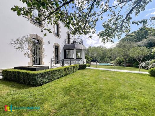Maison à vendre 1 105 263 € 8 pièces 3 chambres 225 m² 7 000 m² de terrain Sud RN Quéven 56530