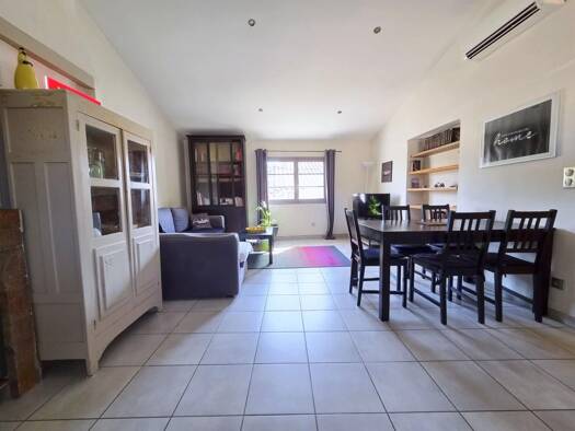 Duplex à vendre 199 000 € 3 pièces 1 chambre 70 m² Étage 2/2 Abbaye-La Motte Villeneuve-lès-Avignon 30400