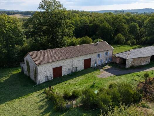 Maison à vendre 187 500 € 4 pièces 3 chambres 98 m² 5 150 m² de terrain Compreignac 87140