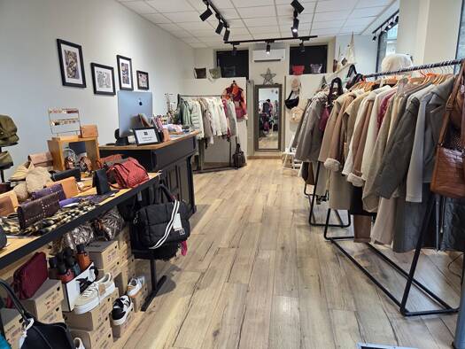 Boutique avec bail commercial 913 € 55 m² de surface de vente Centre Ville Nord Rochefort 17300