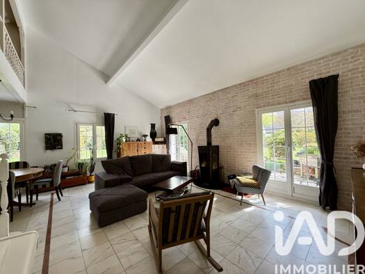 Maison à vendre 549 000 € 7 pièces 5 chambres 175 m² 1 287 m² de terrain Vieux Village-Murs du Parc Marolles-en-Brie 94440
