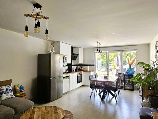 Appartement à vendre 285 000 € 3 pièces 2 chambres 64 m² RDC/2 Bois Notre Dame Pontault-Combault 77340