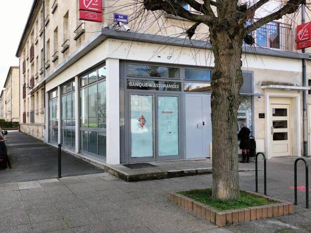 Local commercial à louer 1 418 € 139 m² de surface de vente Victoire Compiègne 60200