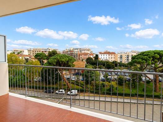 Appartement à vendre 233 000 € 2 pièces 1 chambre 44,5 m² Étage 5/7 Antibes 06160