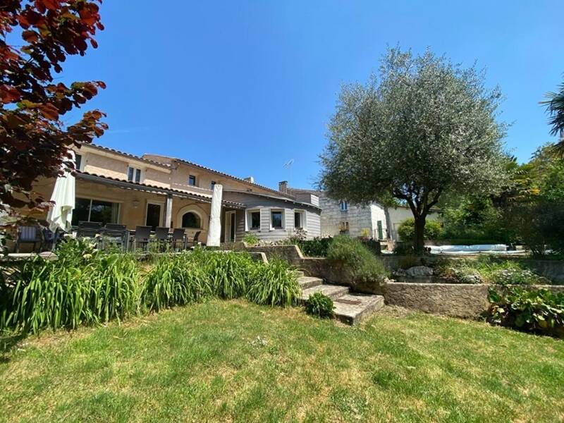 Maison à louer, 250m², SAINTES