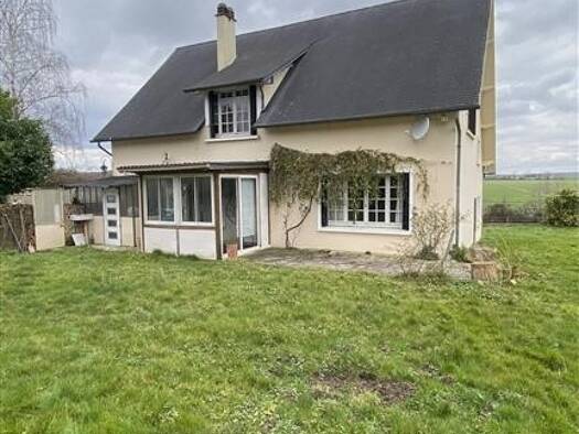 Maison à vendre 191 000 € 6 pièces 4 chambres 136 m² 2 710 m² de terrain Charencey 61190