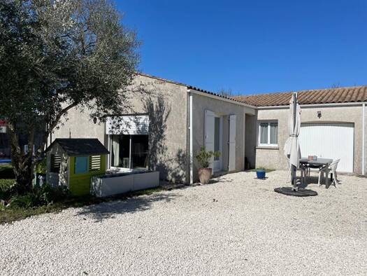 Maison de plain-pied à vendre 249 900 € 4 pièces 3 chambres 98 m² 635 m² de terrain Semussac 17120