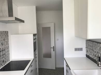 Appartement à louer 880 € 4 pièces 2 chambres 70 m² 4ème étage Centre-Bourg Saint-Genis-Laval 69230