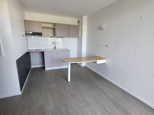 Appartement à louer 540 € 2 pièces 1 chambre 46 m² Étage 1/3 Champlain Rochefort 17300