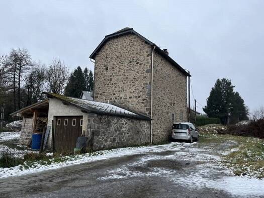 Maison à vendre 79 190 € 3 pièces 2 chambres 84 m² 420 m² de terrain Couzergues Ussel 19200