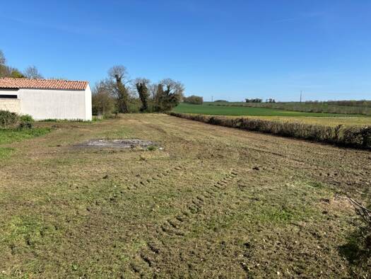 Terrain constructible à vendre - neuf 130 000 € 1 600 m² de terrain Le Thou 17290