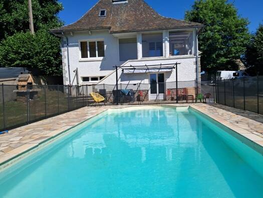 Maison à vendre 214 000 € 7 pièces 4 chambres 158 m² 1 229 m² de terrain Montsalvy 15120