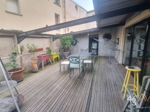 Appartement à vendre 242 000 € 5 pièces 4 chambres 270 m² Étage 1/2 Le Chambon-Feugerolles 42500