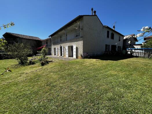Maison à vendre 250 000 € 11 pièces 7 chambres 303 m² 1 432 m² de terrain Labarthe Riviere 31800