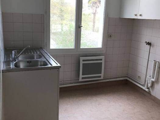 Appartement à louer 950 € 3 pièces 2 chambres 54 m² RDC Bas Maule 78580