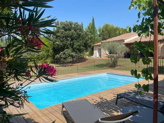 Villa à vendre 603 000 € 6 pièces 4 chambres 192 m² 2 100 m² de terrain Piolenc 84420