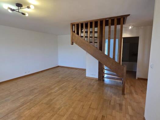 Duplex à louer 850 € 4 pièces 3 chambres 85,5 m² RDC Fécamp 76400