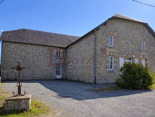 Immeuble à vendre 238 500 € 456,78 m² Égletons 19300