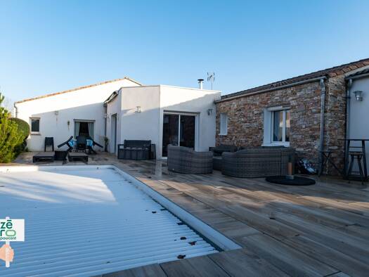 Maison à vendre 369 900 € 8 pièces 6 chambres 174 m² 590 m² de terrain Luçon 85400