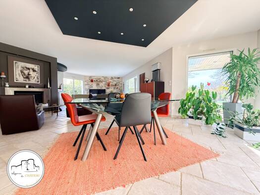 Maison à vendre 865 200 € 7 pièces 5 chambres 179,5 m² 954 m² de terrain La Dezière-L'Etang Avrillé 49240