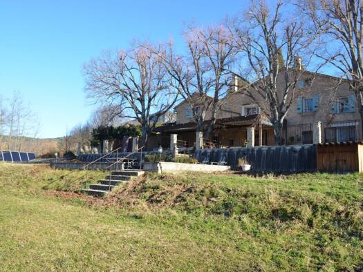 Restaurant à vendre Fonds de commerce 1 497 600 € 292 m² d'espace de restauration Moustiers-Sainte-Marie 04360