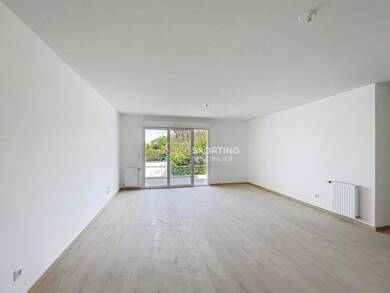 Appartement à louer - Neuf 733 € 3 pièces 2 chambres 65 m² Étage 1/2 Bruguières 31150