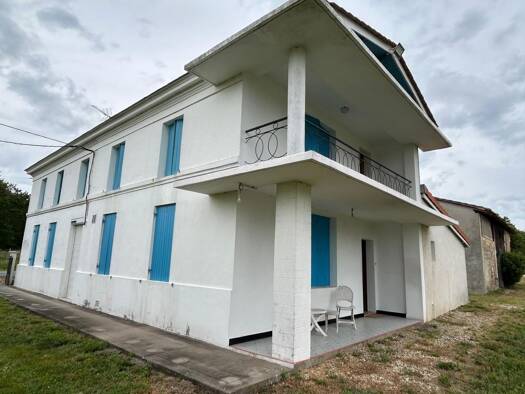 Maison à vendre 199 000 € 6 pièces 4 chambres 164 m² 1 795 m² de terrain Saint-Savin 33920